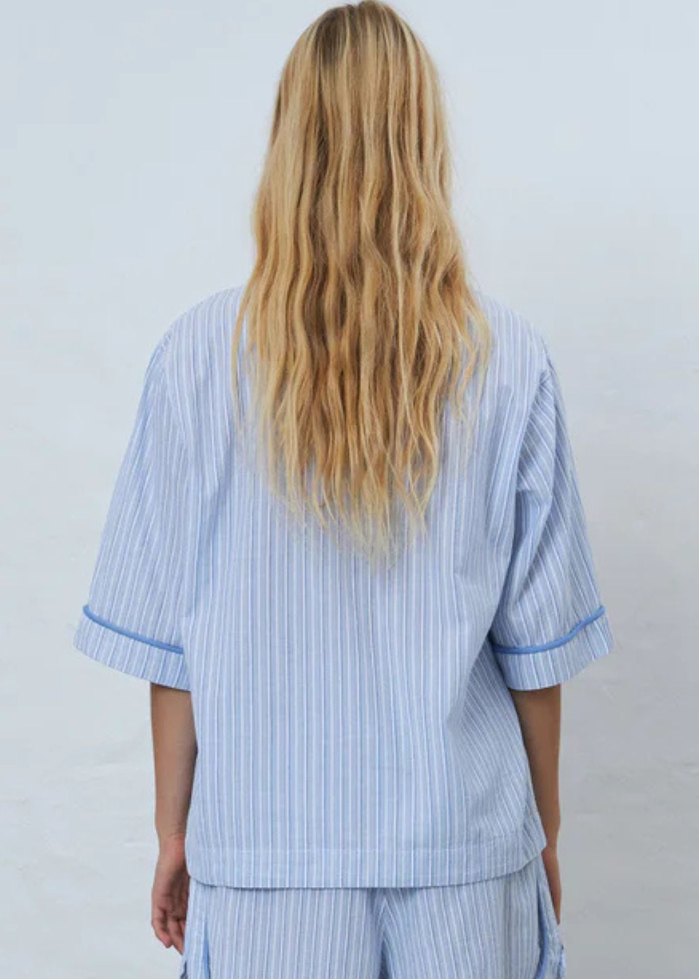 Short sleeved pyjamas shirt-White/Blue Strips
